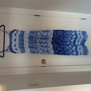 Super cute maxi dress from Old Navy.